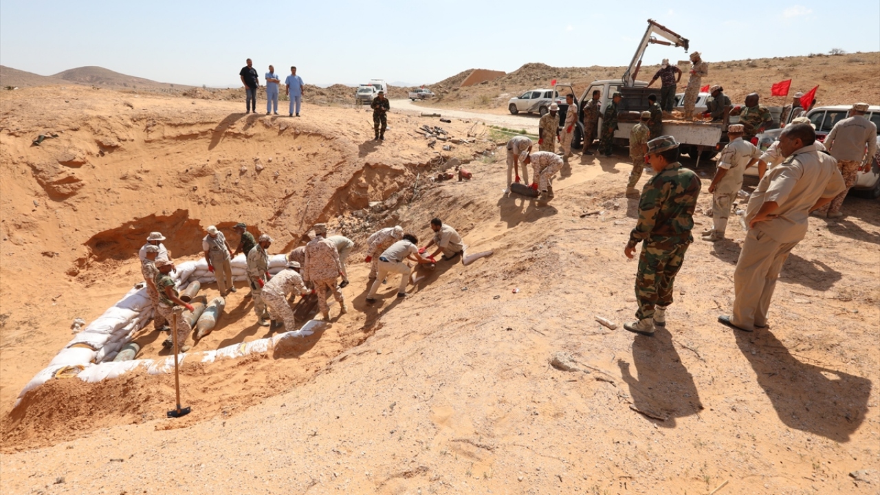 Libya ordusu, "sivillerin güvenliğini sağlamak" amacıyla 25 Mart`ta savunma pozisyonundan saldırıya geçtiğini belirterek, Barış Fırtınası isimli harekatı başlattı. 