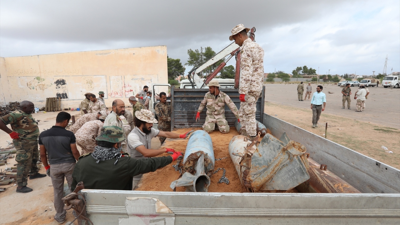 Libya Sağlık Bakanlığı verilerine göre, tuzaklanmış mayın ve EYP`ler nedeniyle şimdiye kadar en az 50 sivil hayatını kaybetti. 