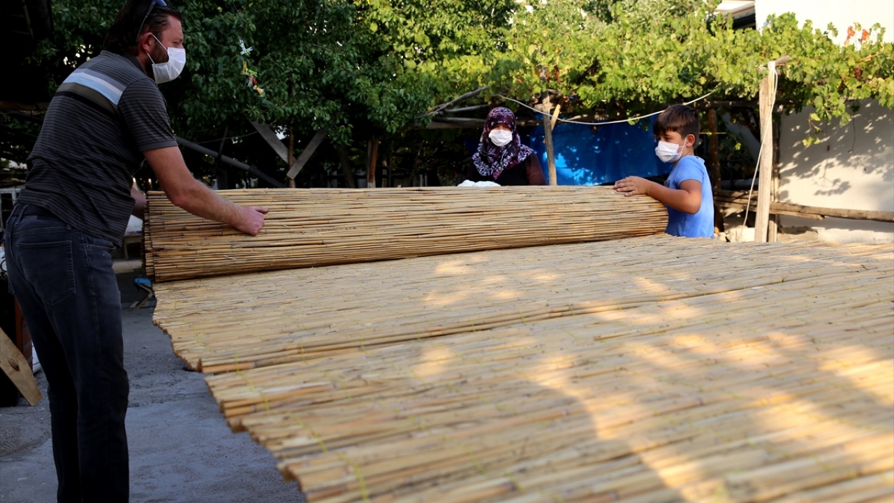 Tüketime hazır hale gelen köftür, soğuk bir odada muhafaza edilerek yıl boyunca talebe göre çeşitli illere gönderiliyor.