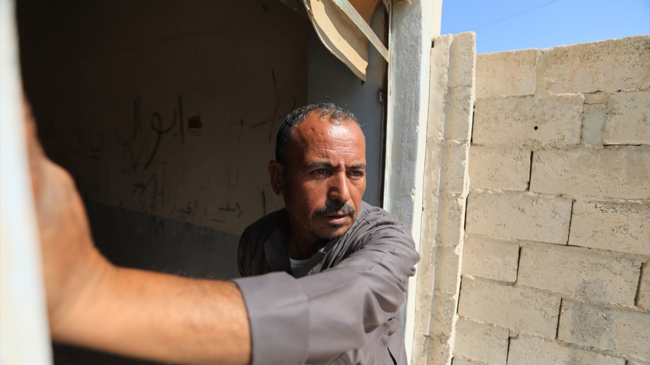 Tel Abyadlı Ebu Ukba, "5 yıl Azez`de kaldım. Türkiye destekli Suriye Milli Ordusu`nun başlattığı hareket sayesinde biz de topraklarımıza kavuştuk. Evimizde olduğumuz için mutluyuz." dedi.