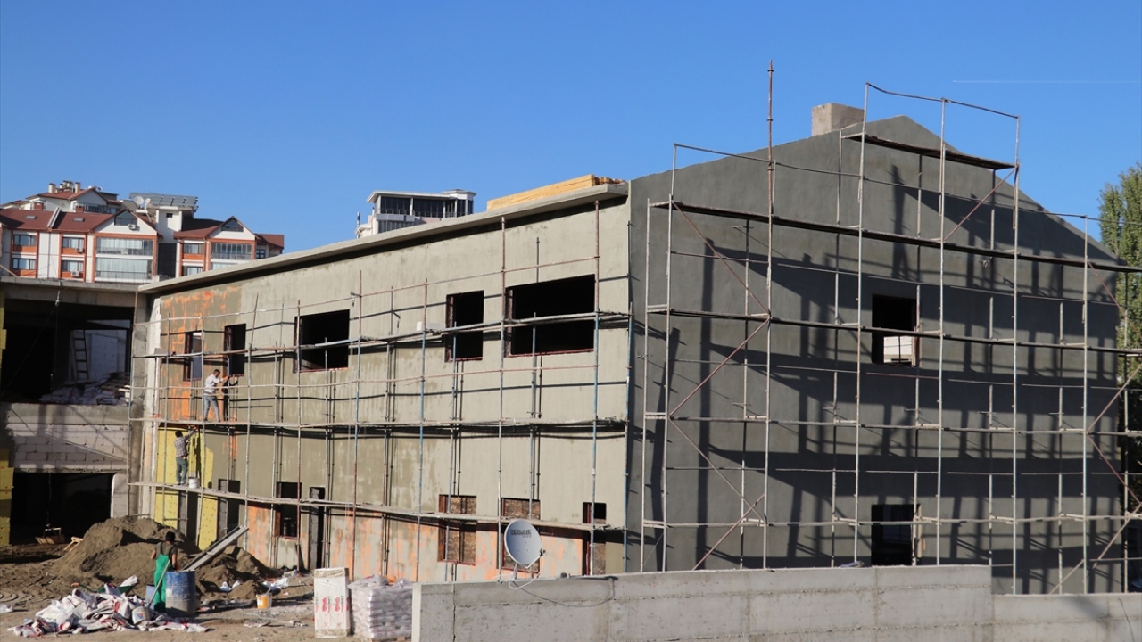 "Kamu ve TOKİ bütçesi ile 20 okul daha yapılacak"