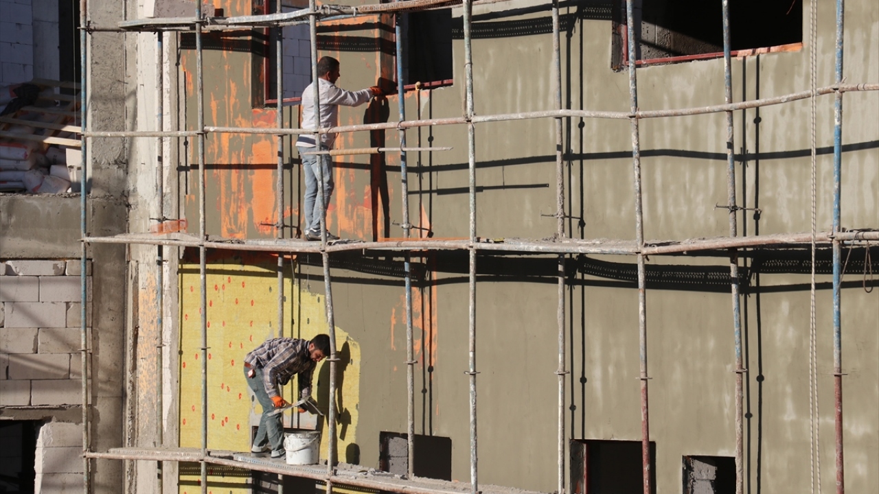 Gürtürk, Milli Eğitim Bakanlığının yüz yüz eğitime geçiş planlamasının ikinci aşaması kapsamında kentteki okullarda pandemiye ilişkin gerekli tüm önlemleri aldıklarını aktardı.