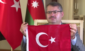 Türk çiftten Azerbaycan'a duygulandıran destek