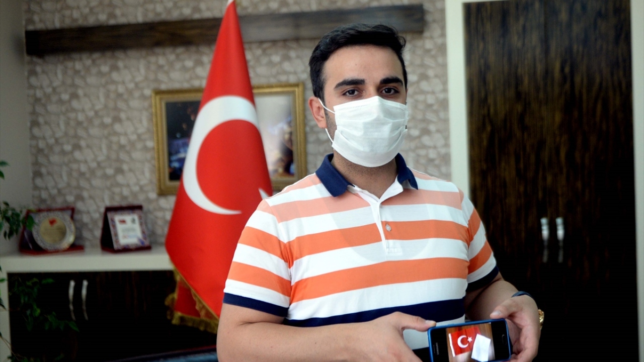 Azerbaycan`ın Gence şehrinin bombalanmasından çok etkilenen Uhud ve Gamze Polat çifti, Azerbaycan`ın Ankara Büyükelçiliğine destek mektubu yazdı.