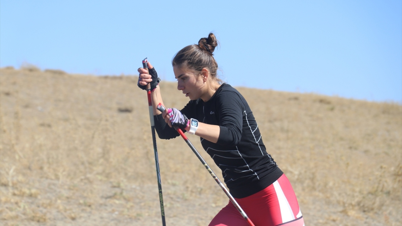 Kayaklı koşu antrenörü Akif Demirkaya, Covid-19 salgınının hayatın her alanında olduğu gibi birçok spor branşında olduğu gibi kendilerini de olumsuz etkilediğini söyledi. 