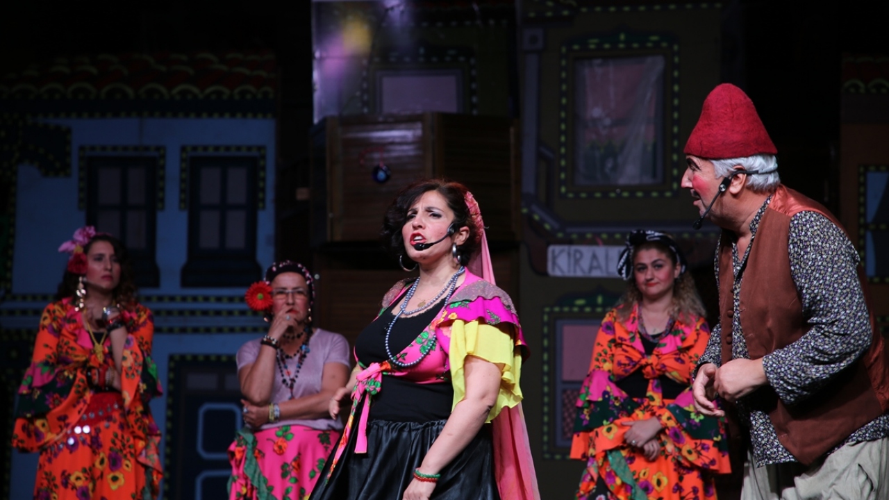 Patara Antik Kenti Kazı Başkanı Prof. Dr. Havva İşkan Işık da tiyatroyu izleyenler arasında yer aldı.