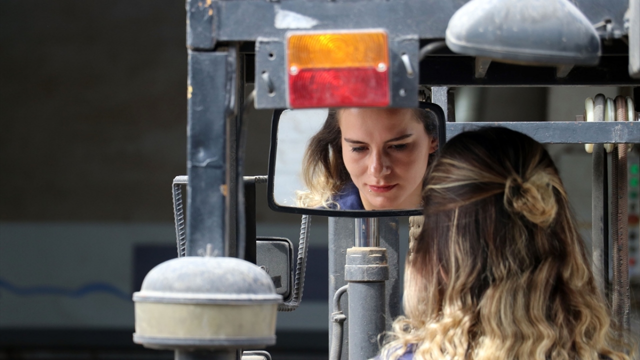 Girişimci genç kadın, babasından aldığı cesaretle geçen yıl kapı üretimi için KOSGEB`e başvurdu. 