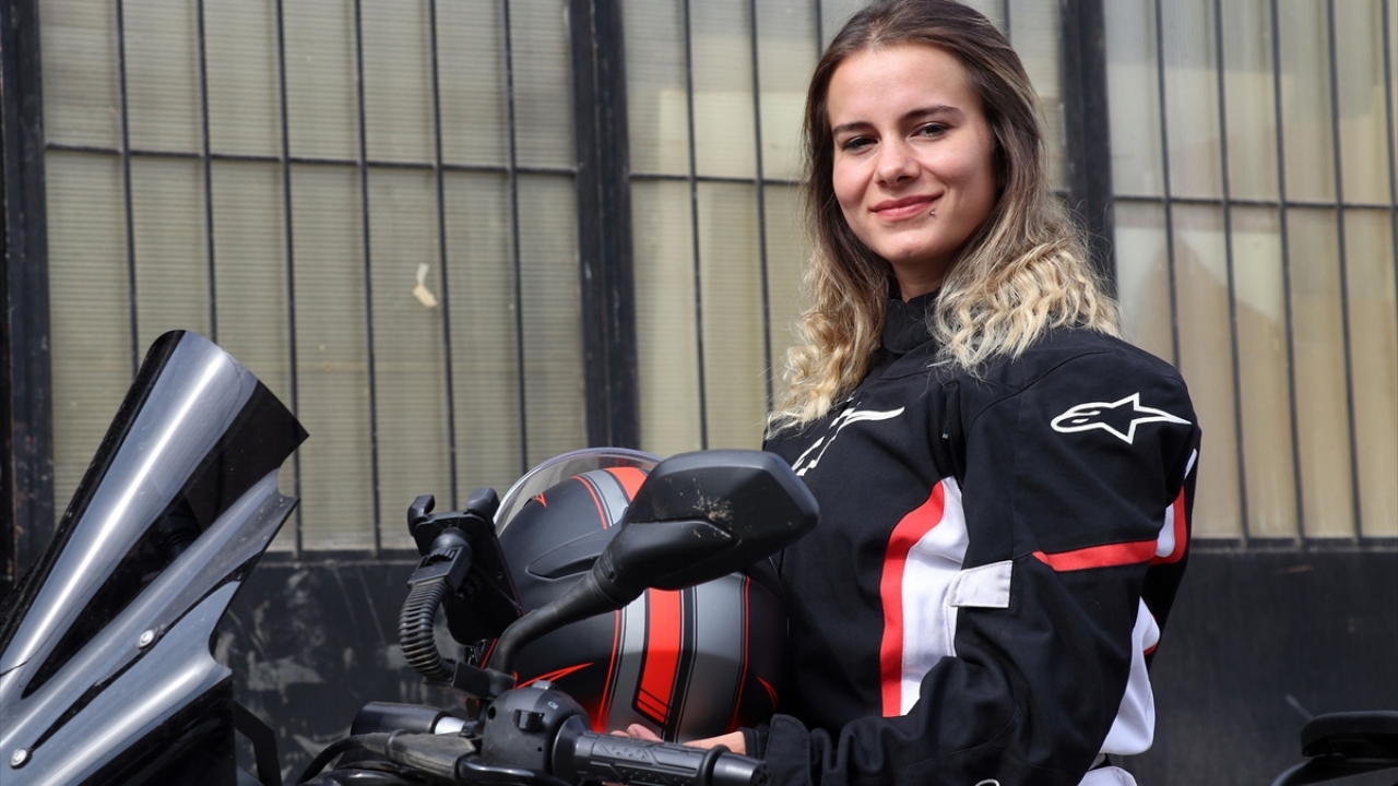 Siparişlere yetişmek için belirli dönemlerde gece de mesai yapan Elbir`in hedefi, fabrikalaşıp kadınlara da istihdam sağlamak. 