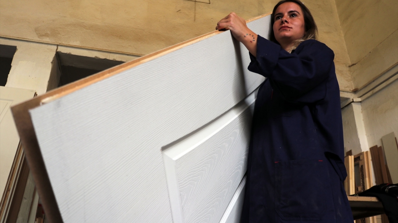 Elbir, küçüklüğünden beri babasının yanına gittiği için sanayi ortamına alışık olduğunu belirtti.