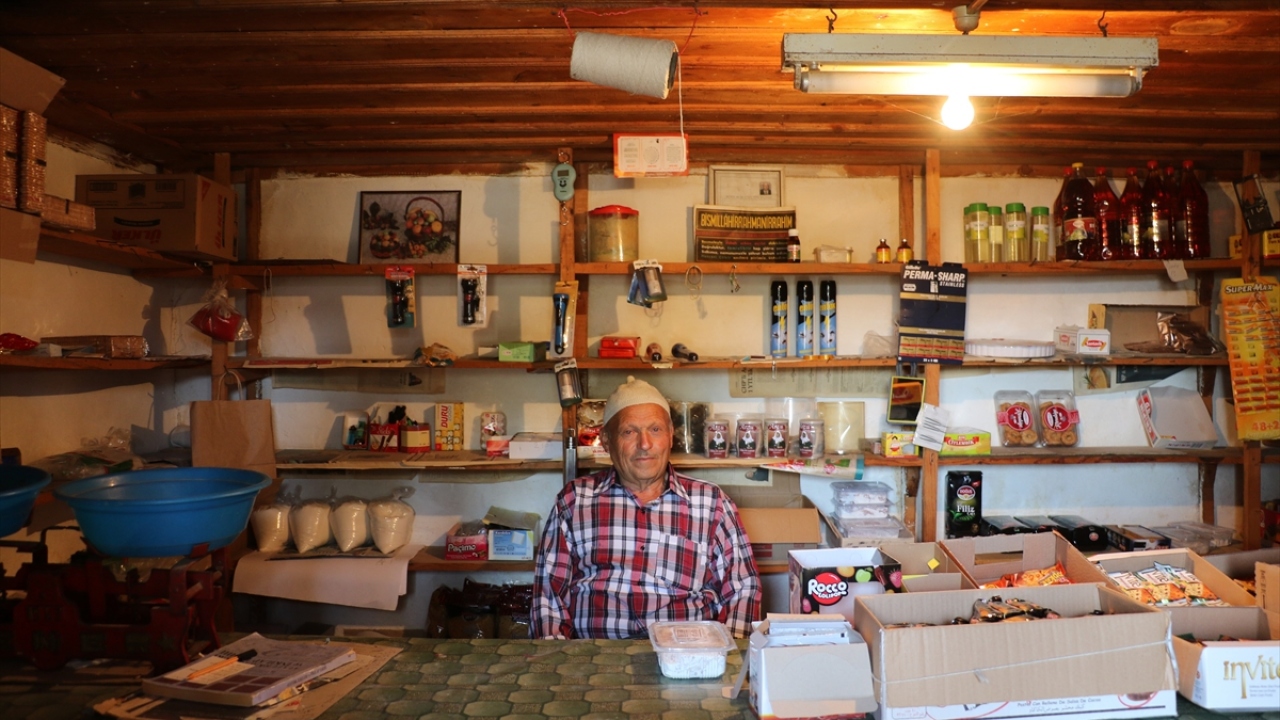 Son mahalle bakkallarından Karataş, yaptığı açıklamada, babasının çok sevilen, sayılan ve namlı birisi olduğunu söyledi.