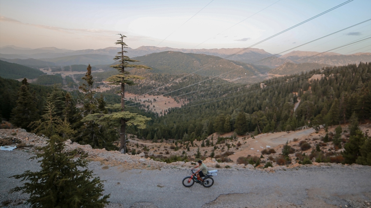 Akseki ilçesinde otomotiv teknikeri olarak çalışan 29 yaşındaki Sağlam, hem kendisini hem de çevresindekileri Kovid-19`dan korumak için tedbirlere uymaya özen gösteriyor.