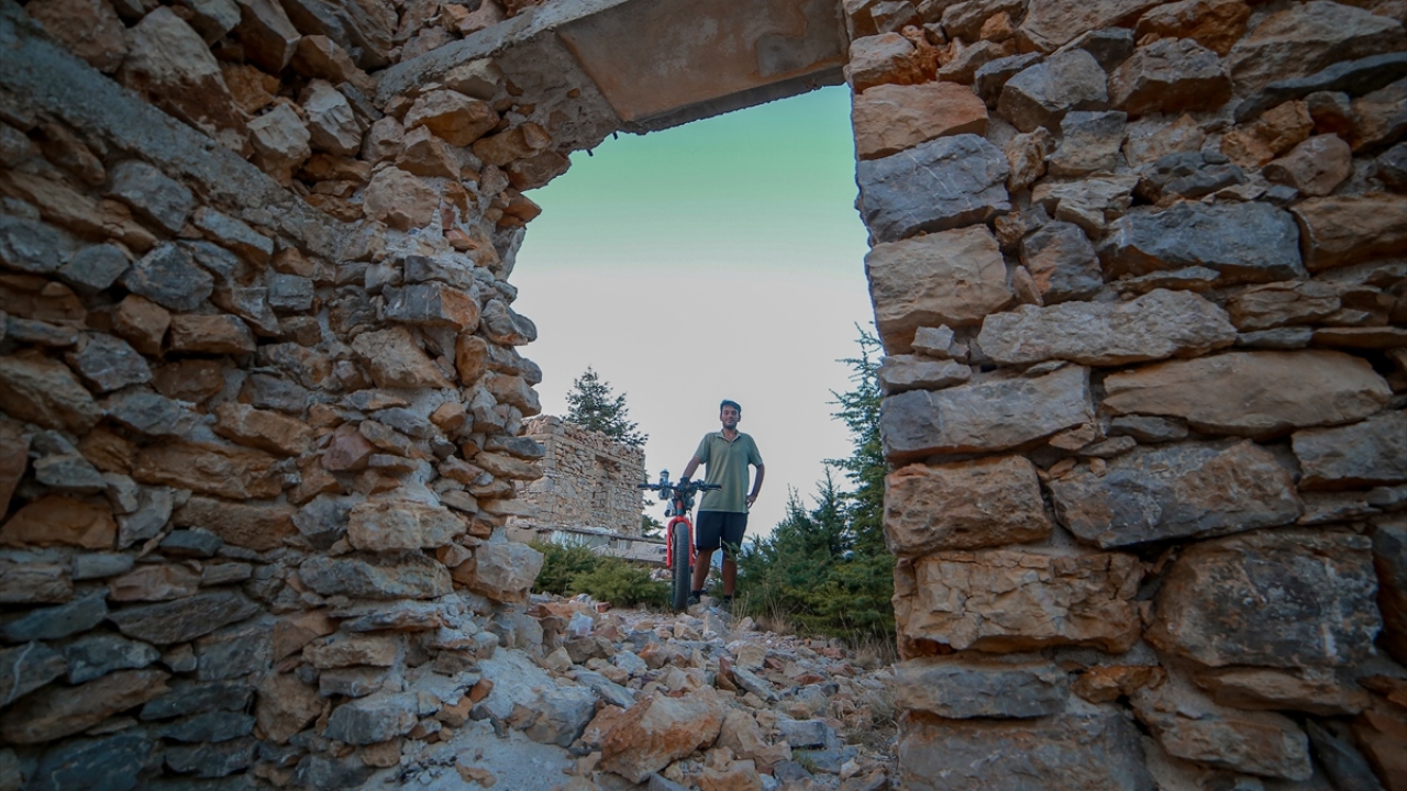 Herkesin Covid-19 tedbirlerine uyması konusunda üzerine düşenin fazlasını yapması gerektiğini vurgulayan Sağlam, bisiklet kullanarak hem sağlıklı hem de izole bir yaşama adım atılabileceğini kaydetti.  