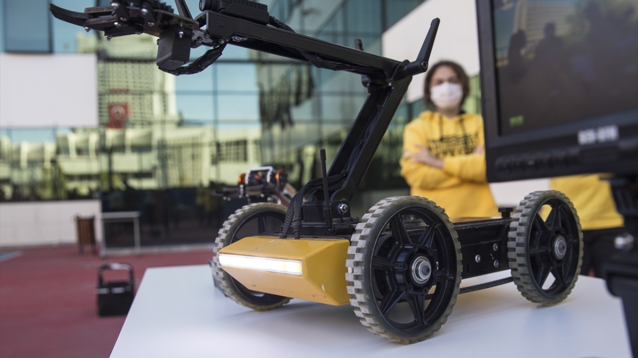 Robot toplam 10,6 kilogramdan 400 kilograma kadar bir yükü yatay şekilde çekebilecek güce sahip bulunuyor.