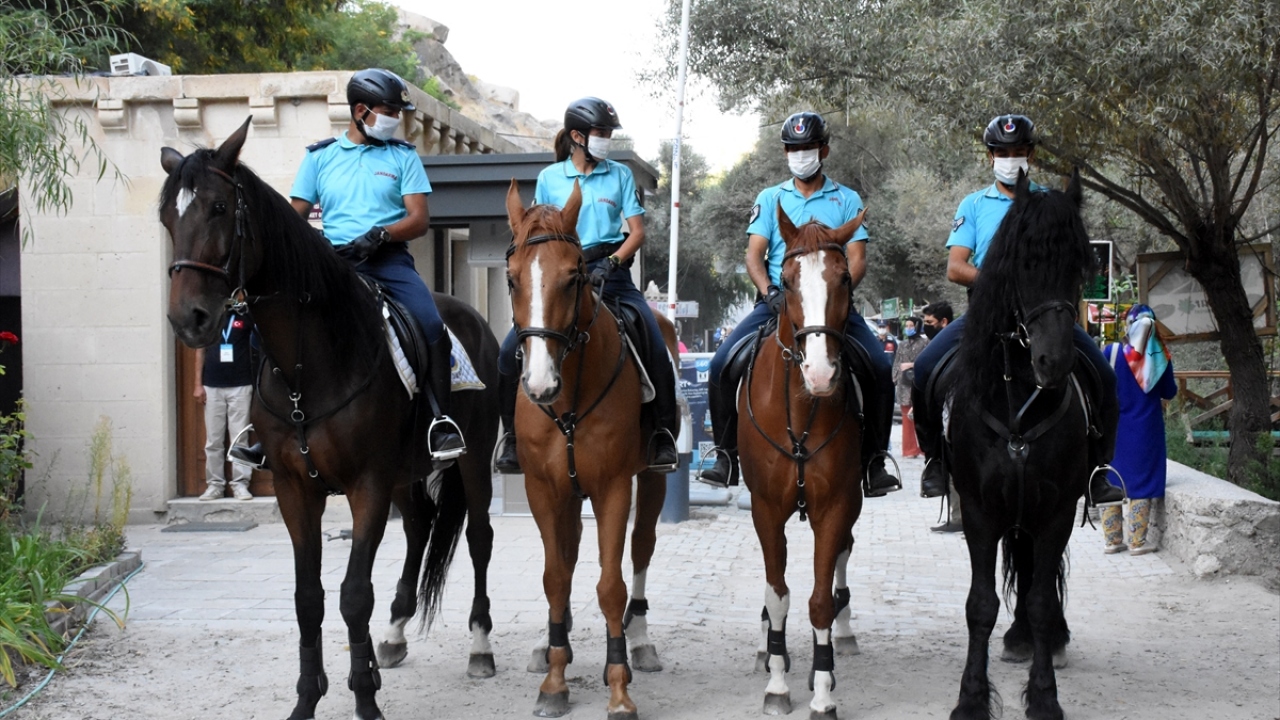 Aksaray`ın Güzelyurt ilçesindeki Ihlara Vadisi, tarihi ve doğal güzellikleri bir arada bulundurması nedeniyle adeta açık hava müzesini andırıyor.