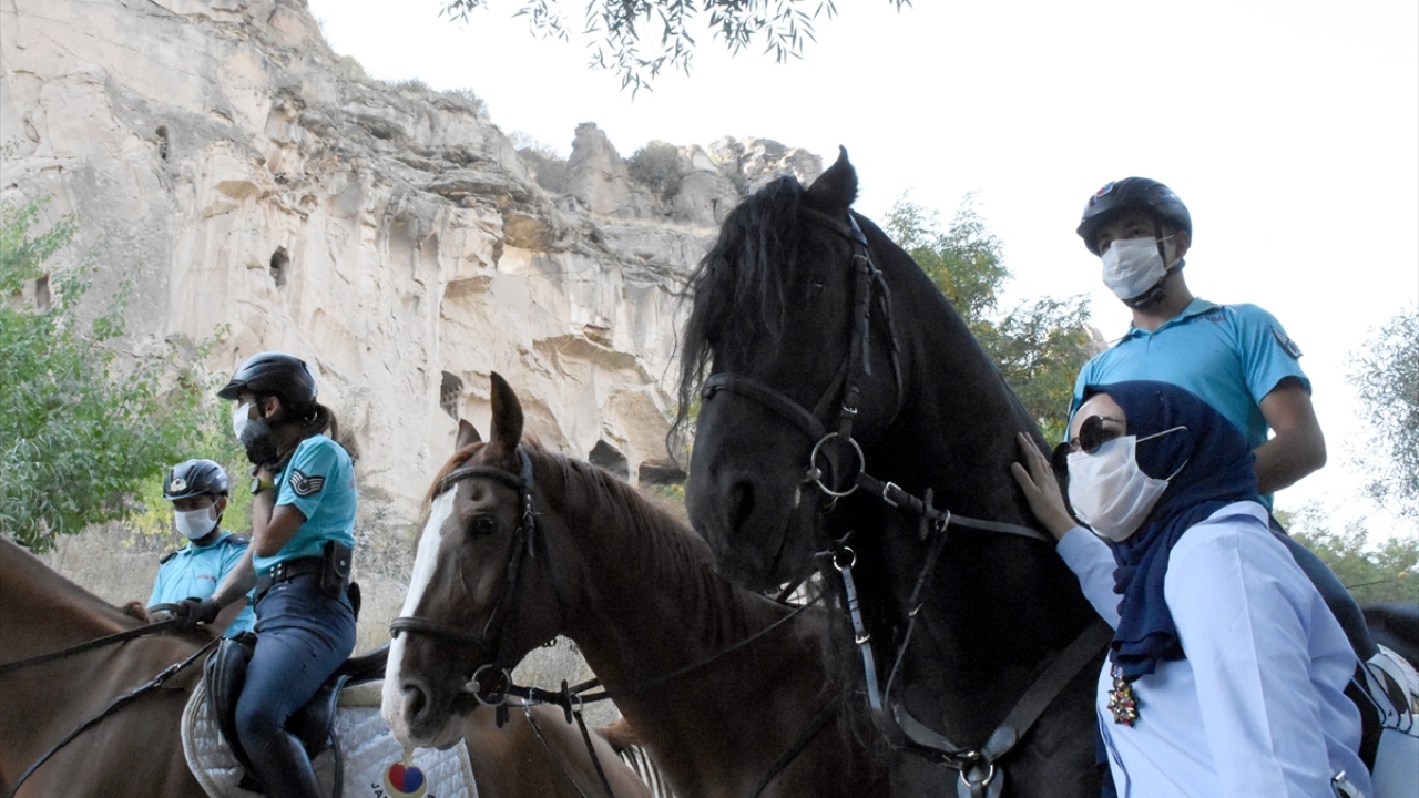 Yılda yaklaşık 500 bin turistin ziyaret ettiği Ihlara Vadisi`nde, Nevşehir Jandarma At ve Köpek Eğitim Merkezi Komutanlığı (JAKEM) emrinden, Aksaray İl Jandarma Komutanlığı emrine görevlendirilen atlı jandarma timleri devriye görevi yapıyor.