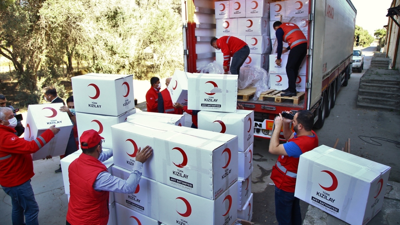 Konvoyu Bakü`de Türkiye`nin Bakü Büyükelçisi Erkan Özoral, Azerbaycan Kızılayı Başkan Yardımcısı Gafar Esgerzade ve diğer yetkililer karşıladı.