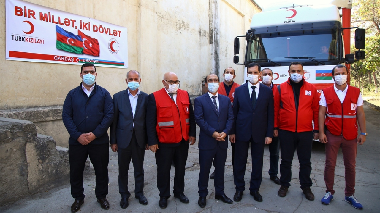 Büyükelçi Özoral, karşılama töreninde yaptığı konuşmada, Türkiye olarak haklı mücadelesinde Azerbaycan`ın yanında bulunduklarını söyledi. 