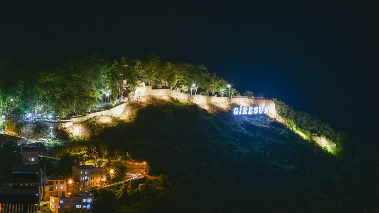 Şenlikoğlu, şehirdeki otoparklarla ilgili de 2021 yılı içerisinde çalışma olacağını sözlerine ekledi. 