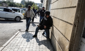 Ermenistan'ın gazetecilere saldırı anı kamerada