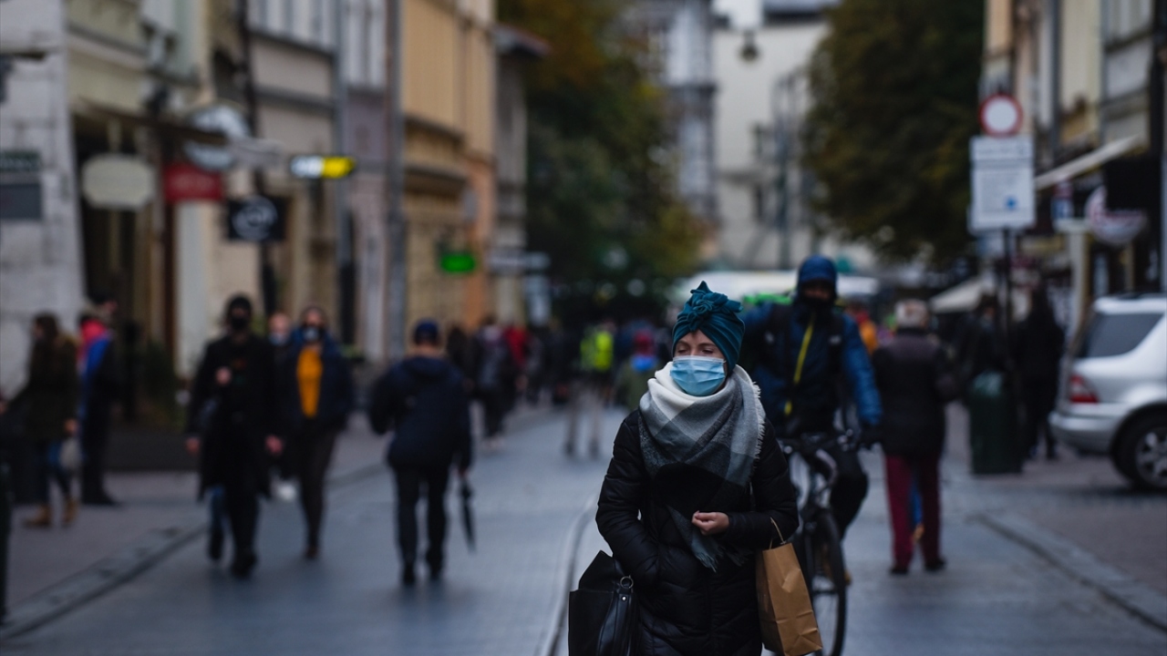 Son 24 saatte virüs nedeniyle 116 kişi hayatını kaybetti, 6 bin 526 yeni vaka tespit edildi. 