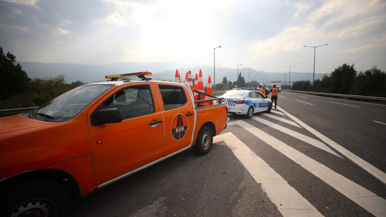 Bakım ve onarım çalışmaları sürdürülen kesimlerde ulaşım kontrollü sağlanıyor. 