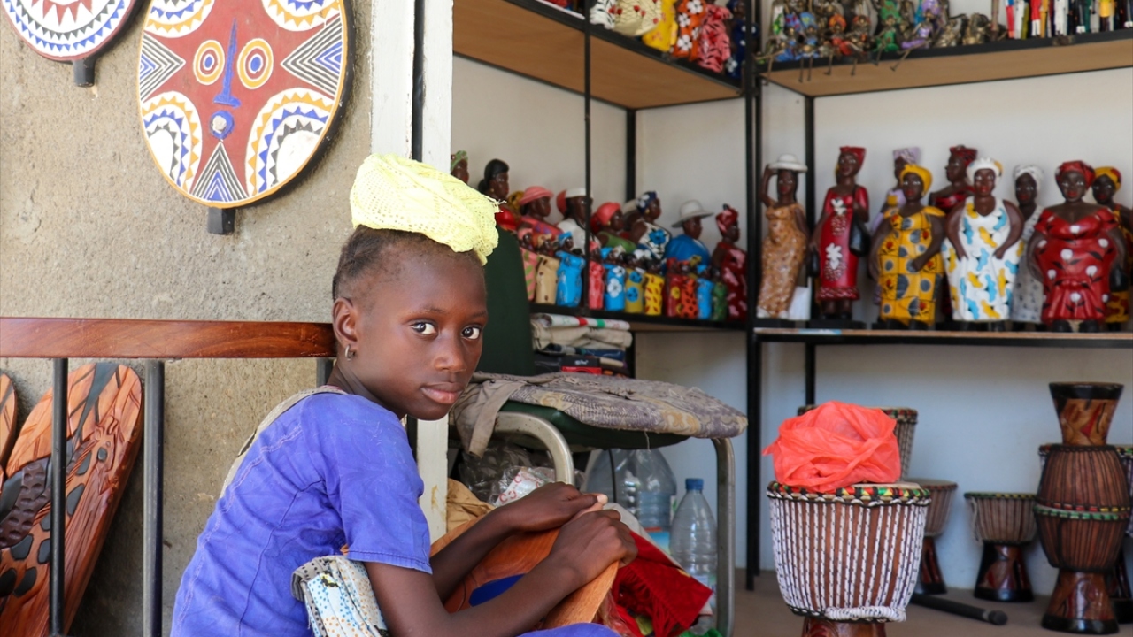 Geçen yıl 1,7 milyon turist ağırlayan Senegal`de bu yıl sektördeki gelir kaybı Kovid-19 nedeniyle 540 milyon dolara ulaştı.  