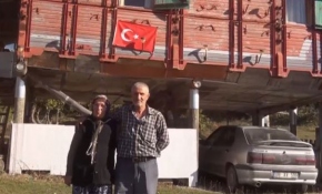 Kanser hastası eşi için kamyon kasasında doğal yaşamı seçti