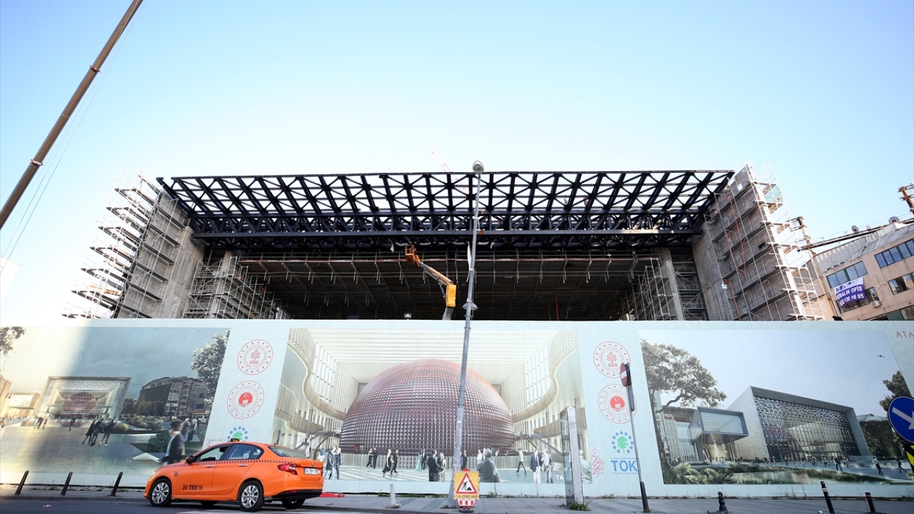 Temeli Cumhurbaşkanı Recep Tayyip Erdoğan tarafından 10 Şubat 2019`da atılan yeni AKM`nin yapımı sürüyor. 