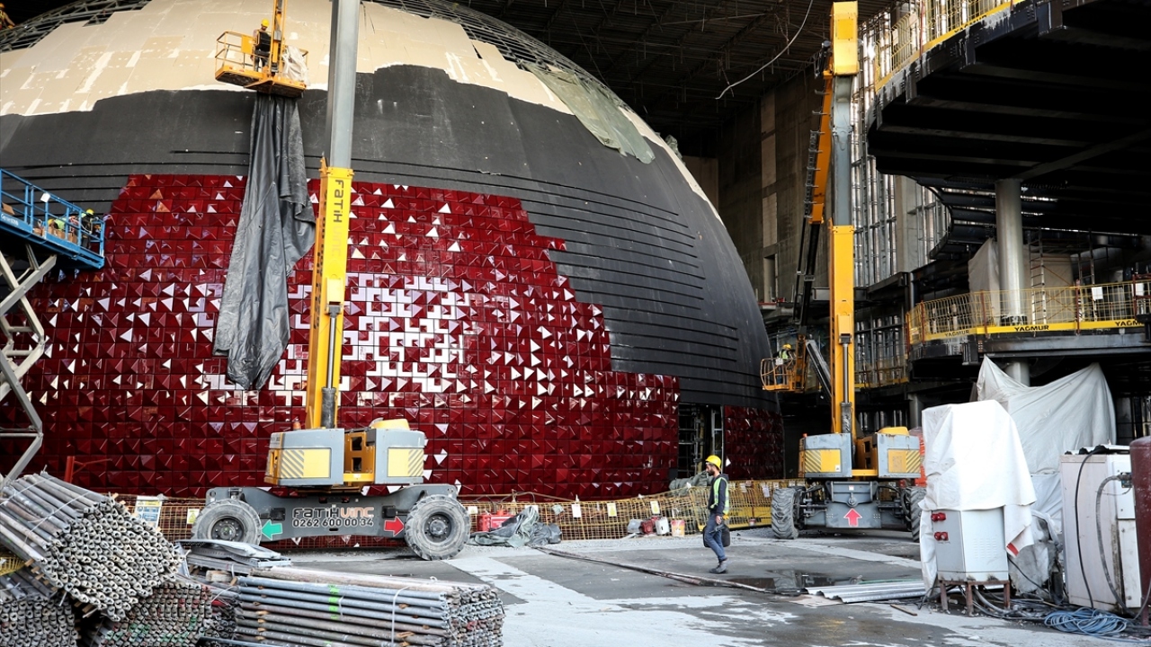 Ana opera salonunun mekanik sahne sistemlerinin siparişlerinin yurt dışından salgın nedeniyle geç geleceği, bu yüzden opera ve ana salonun 2021`in sonunda açılacağı öğrenildi.