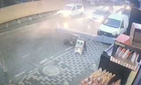 Baca araçların üzerine düştü