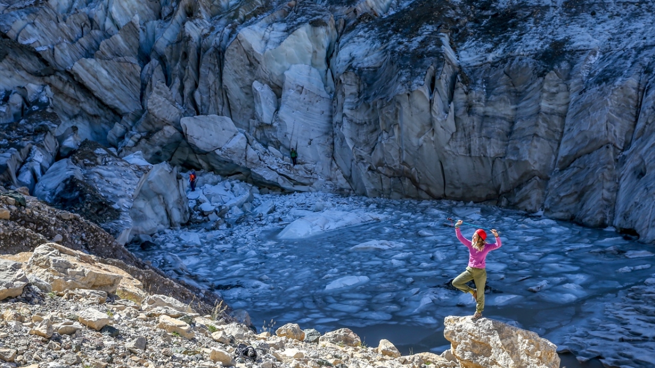 Ukraynalı dağcı Oksana Korin, yaptığı açıklamada, Avrupa`nın birçok bölgesini gezdiğini ancak Türkiye`nin hepsinden farklı doğa harikası güzelliklere sahip olduğunu belirtti.