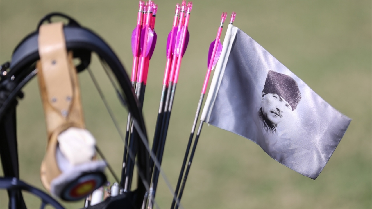 Açık Hava Türkiye Şampiyonası`na 68 kulüpten 93`ü kadın 213 sporcunun katıldığını aktaran Ergin, şöyle konuştu: