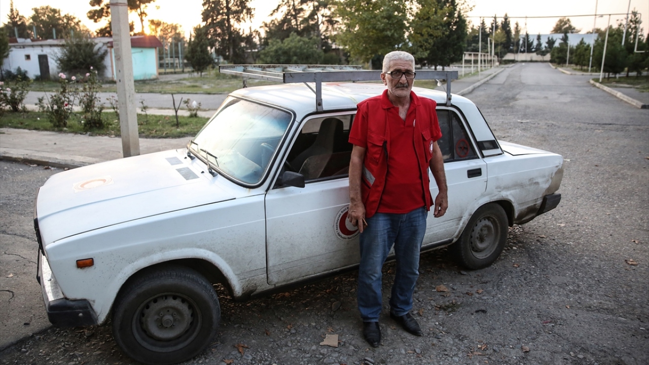 Terter sakinlerine göre kente günlük ez 200 civarında top mermisi isabet ediyor. Bu yüzden birçok kent sakini daha saldırıların başladığı andan itibaren daha güvenli bölgelere geçti. 