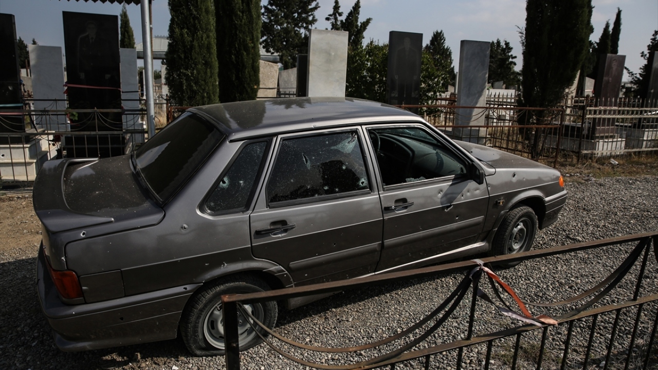 Hacıyev, Ermenistan`ın, insani ateşkesin arkasına gizlenerek terör politikası yürüttüğünü; Azerbaycan`ın ise sivilleri koruma hakkını saklı tuttuğunu ifade etti.
