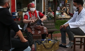 Oğlu beğenmedi, Yıldız Abla boya sandığın başına geçti