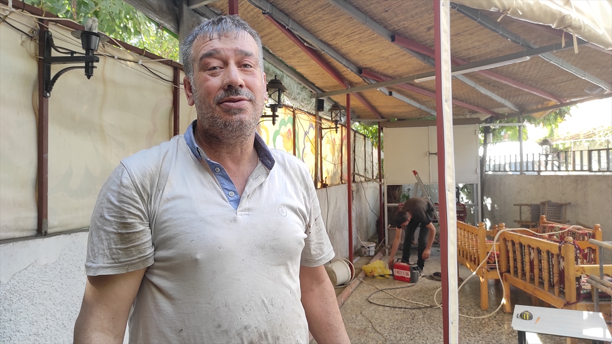 Sanayide esnaf olduğunu ve demir doğrama işini yaptığını belirten baba Mehmet Uçar da oğlunun bulduğu her imkanı, her fırsatı değerlendirerek, derslerini takip etmeye çalıştığını söyledi.