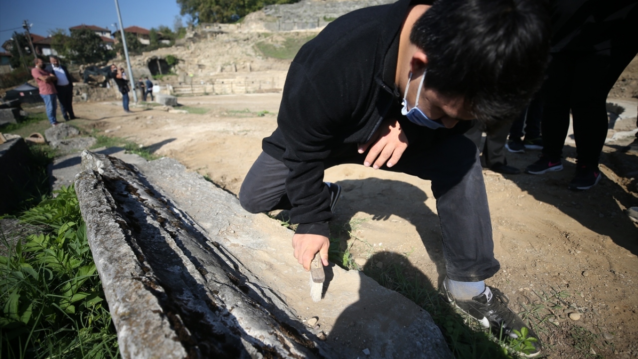Kusursuz Kafe çalışanları Ramazan Aydın ve Özkan Sarıbaş da tarihi alanı çok beğendiklerini dile getirerek, herkesi bölgeyi görmeye davet etti.