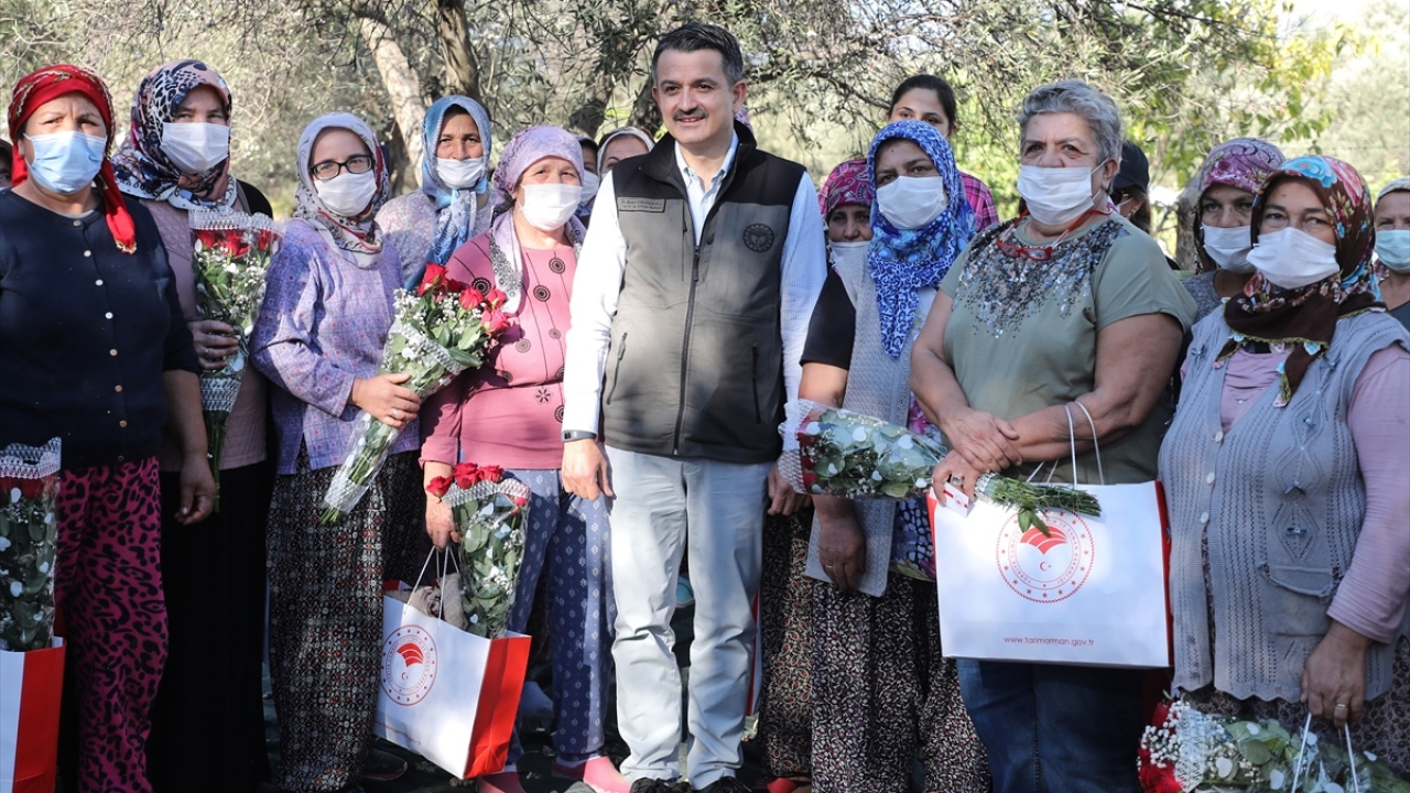 Hatice Tezcanlı da Bakan Pakdemirli`yi bahçede görünce şaşırdığını ve çok mutlu olduğunu aktardı. 