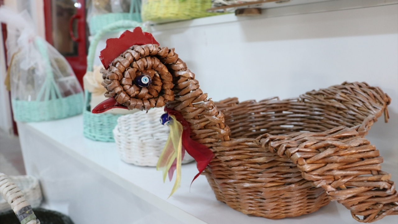 "Sıfır Atık Projesi"ne uygun çalışmalar kapsamında elde edilen ürünlerin daha geniş kitlelere pazarlanabilmesi amacıyla Bereket Versin Sındırgı Kadın Kooperatifi kuruldu.