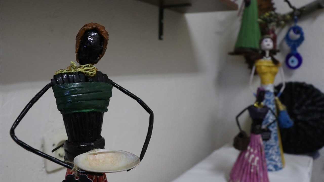 Bölgede yetişen doğal ürünleri tüketiciyle buluşturduklarını belirten Yavaş, bu sayede yöre insanına ekonomik katkı sunduklarını anlattı.