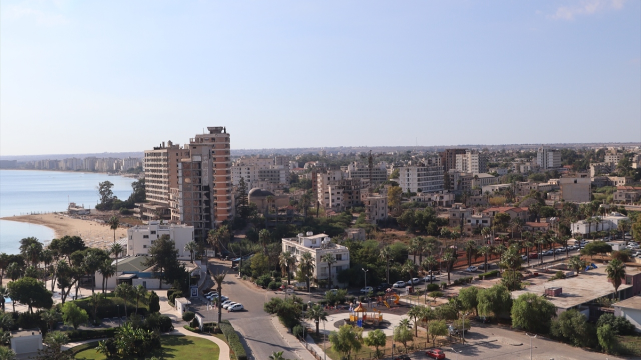 Kıbrıs Türk halkının yanı sıra çok sayıda yabancı vatandaş, "Hayalet Şehir" olarak da anılan Maraş`a ziyarette bulundu.