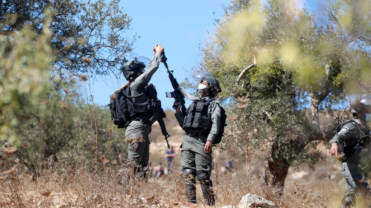 Yahudi yerleşimciler de 12 ve 13 Ekim’de Burka’da zeytin toplayan Filistinli çiftçilere saldırı düzenlemiş, 7 kişinin yaralanmasına neden olmuştu.