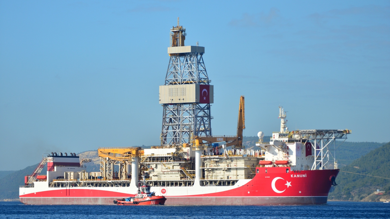 Kanuni`nin Çanakkale Boğazı geçişini tamamladıktan sonra yaklaşık 22 saatte İstanbul`a ulaşacağı öngörülüyor.