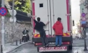 İstanbul’da çocukların trafikte tehlikeli yolculukları