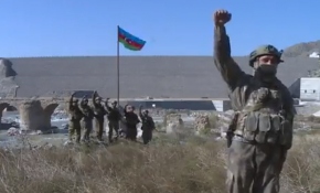 Hudaferin Köprüsü'nde Azerbaycan bayrağı dalgalanıyor