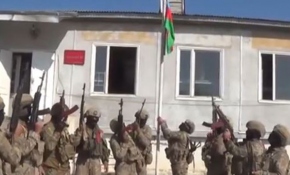 İşgalden kurtarılan Fuzuli'ye Azerbaycan bayrağı dikildi