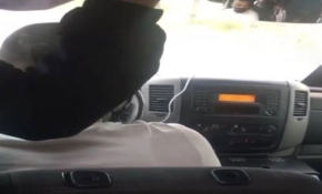 Şoförden kalabalığa tepki gösteren yolcuya: Çok düşünüyorsan binmeyeceksin