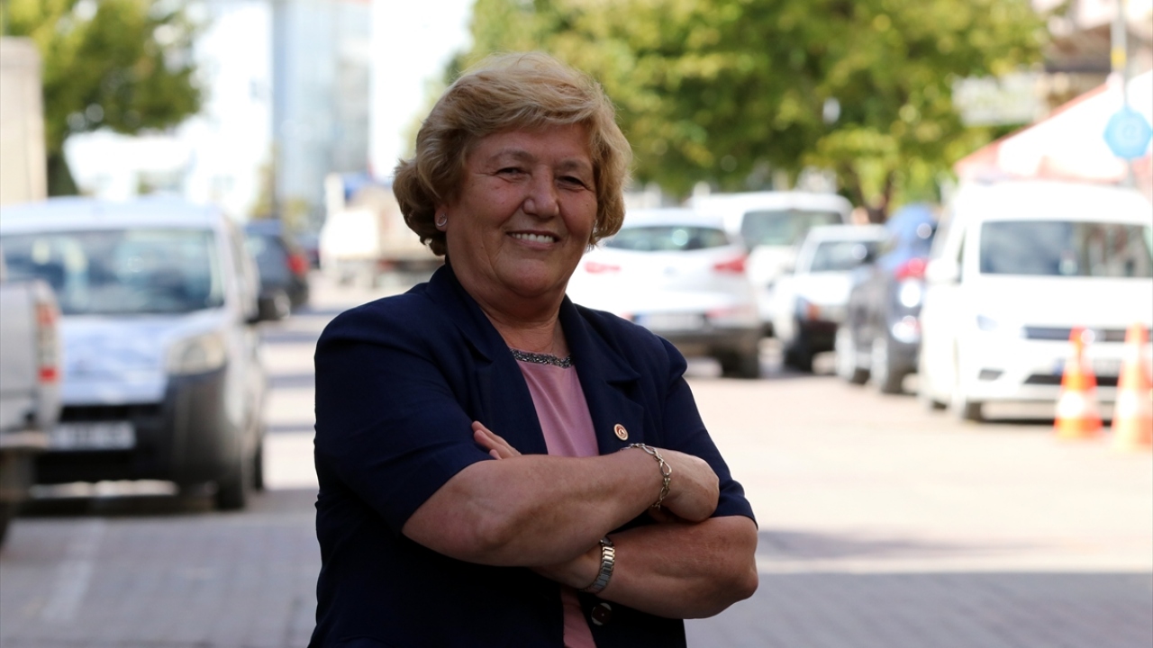 Vize ilçesinin Devlet Mahallesi Muhtarı Güllüşah Daltaban (65) görevini sürdürüyor.