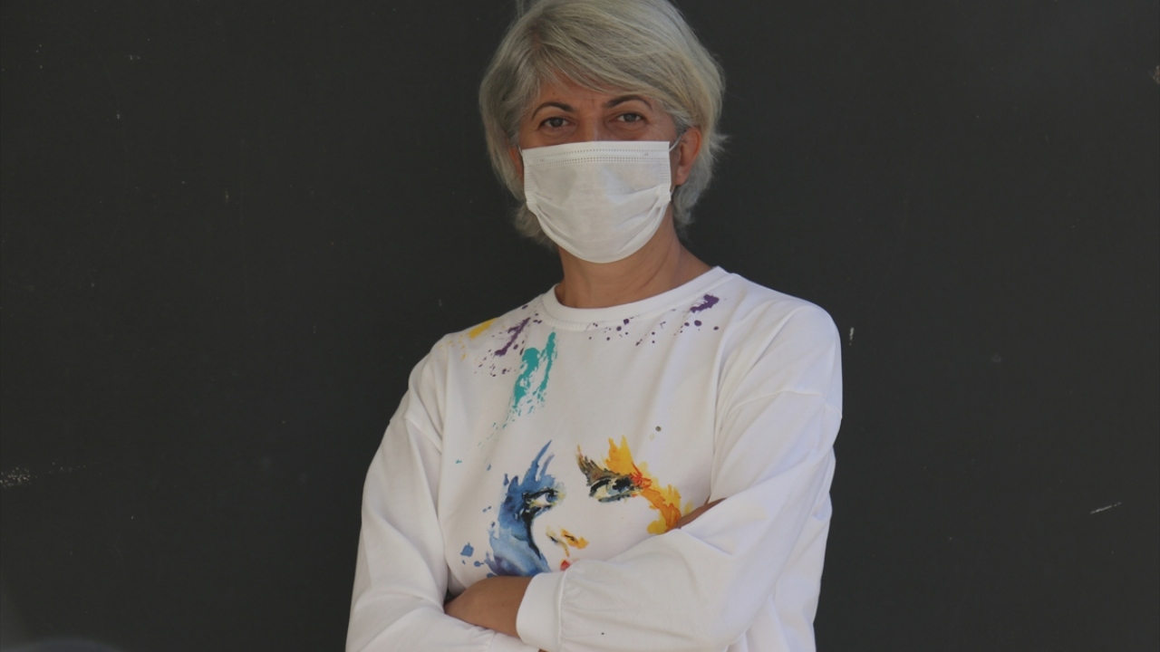 Kırklareli`nin Karakaş Mahallesi muhtarı Esra Mağıltaş, görevini sürdürüyor.