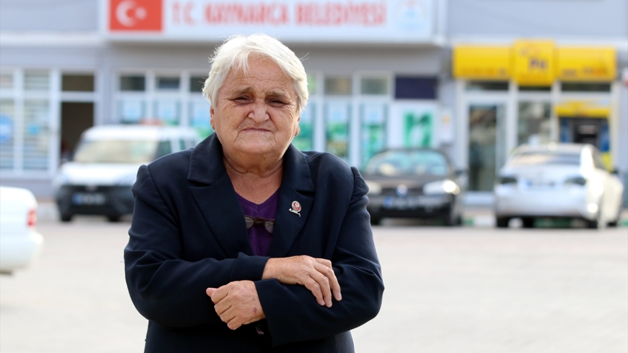 Pınarhisar ilçesine bağlı Kaynarca beldesinin Işıklar Mahalle Muhtarı Nebahat Gürbüz (70) görevini sürdürüyor.
